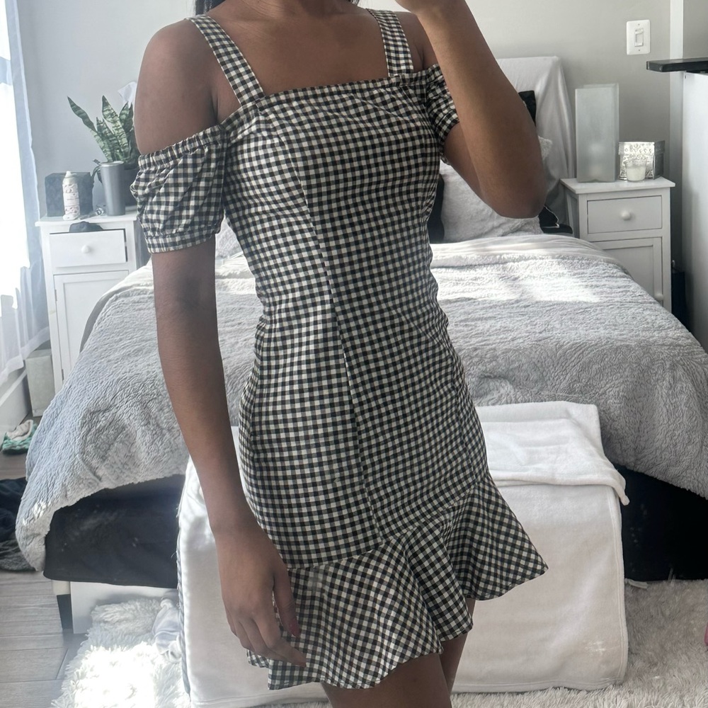 H&M Black and White Off the Shoulder Minidress - Picture 1 of 4